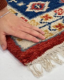 お部屋が明るくなる天然素材のトライバル風ラグ<CRIMSON>