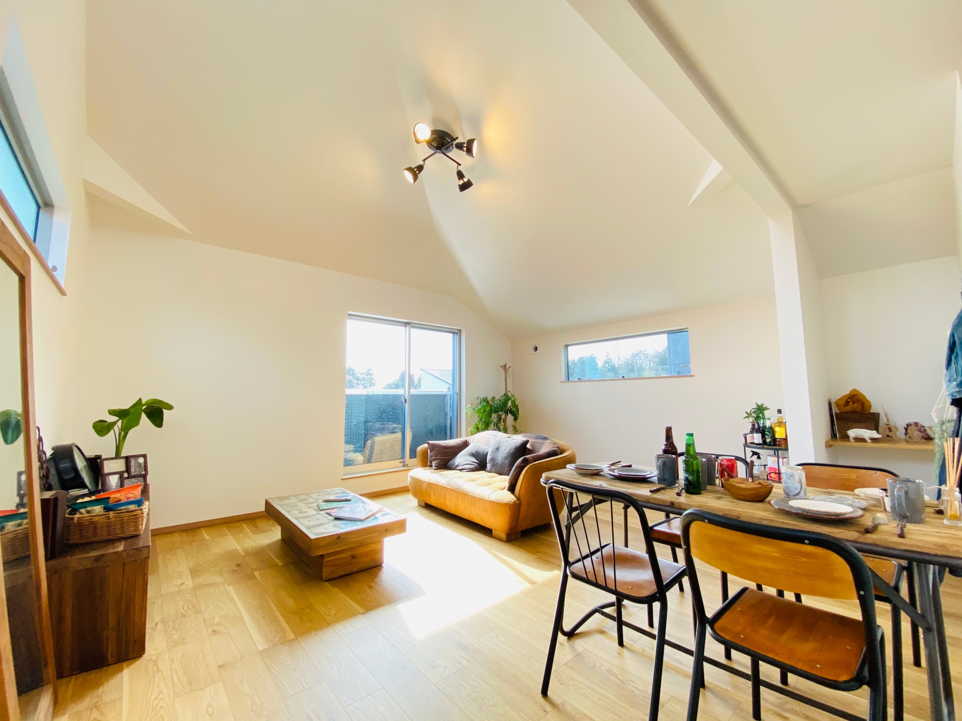 あなたが現在見ているのは 圧迫感のない部屋作りのポイント