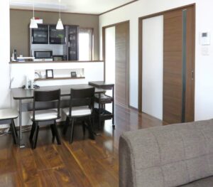 投稿についてもっと詳しく 黒色の家具を使ったおしゃれな部屋の作り方